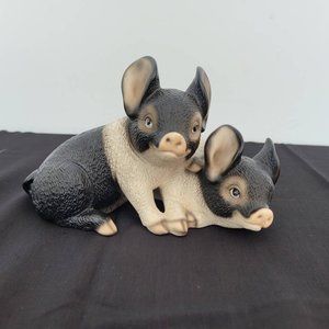 VTG Harvey Knox Pig Baby Twins Figurine Porcelain Black White Sitting Global Art